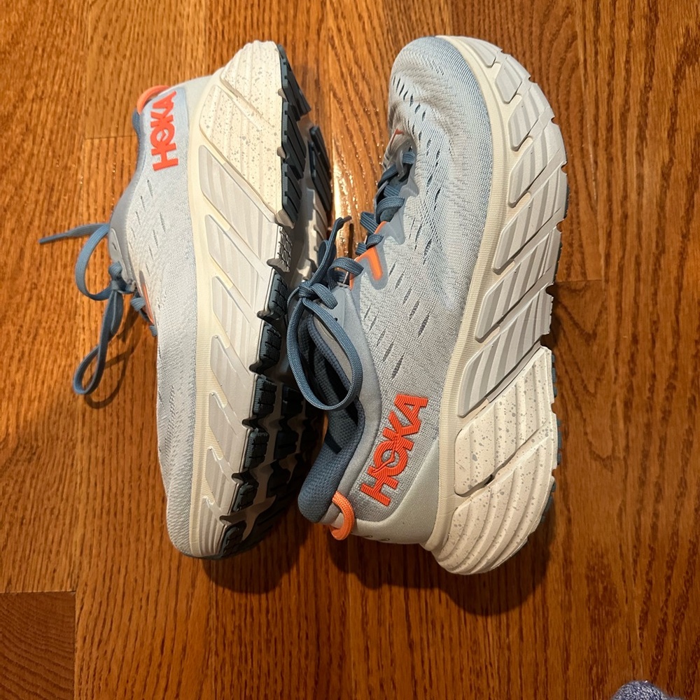 BRAND NEW! Hoka Gaviota 4 size 9B